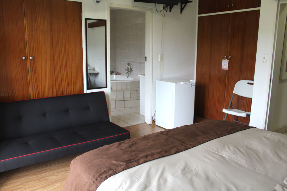 2 Op Terblanche Guesthouse Boksburg Buitenkant foto