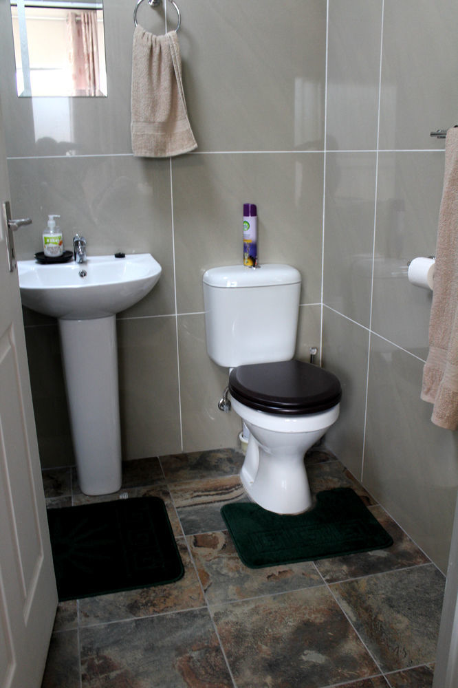 2 Op Terblanche Guesthouse Boksburg Buitenkant foto